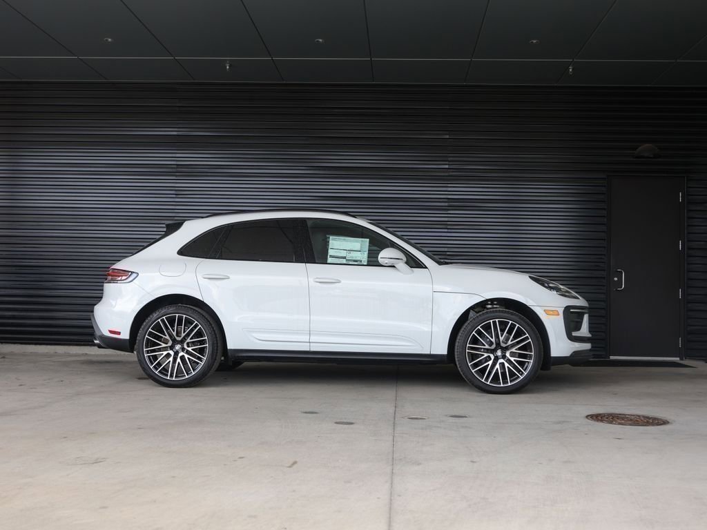 Certified 2025 Porsche Macan image 8