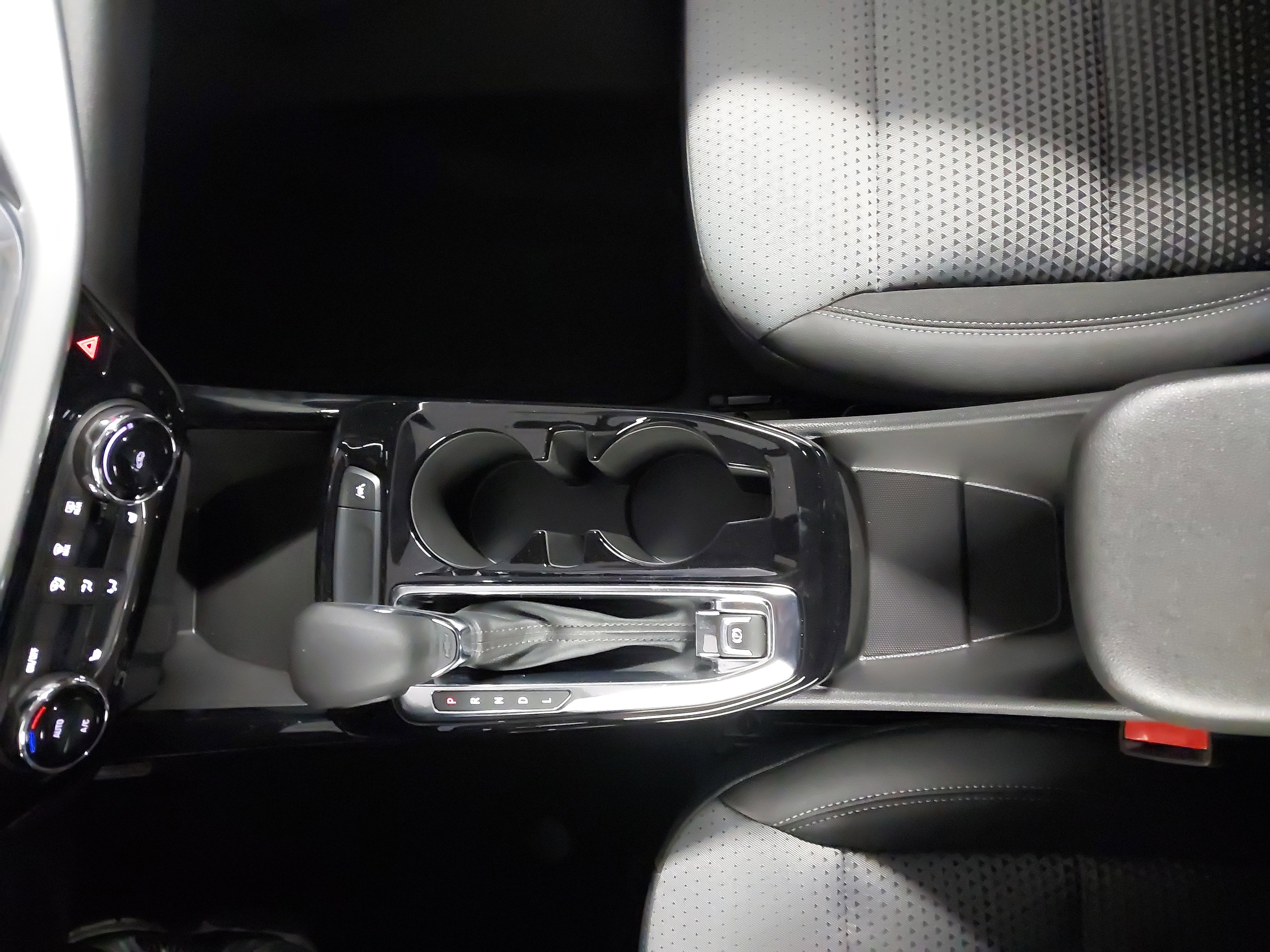 Used 2025 Chevrolet Trax LT w/ Driver Confidence Package FWD image 22