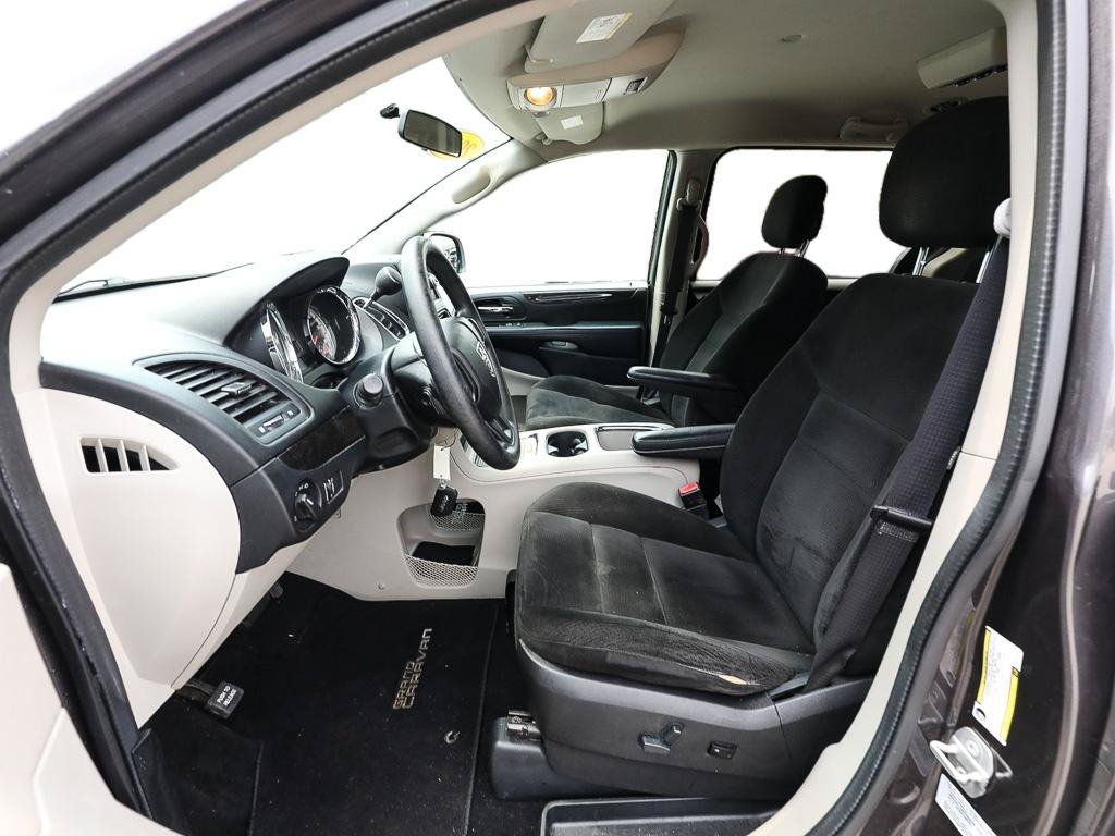 Used 2016 Dodge Grand Caravan SXT FWD image 13