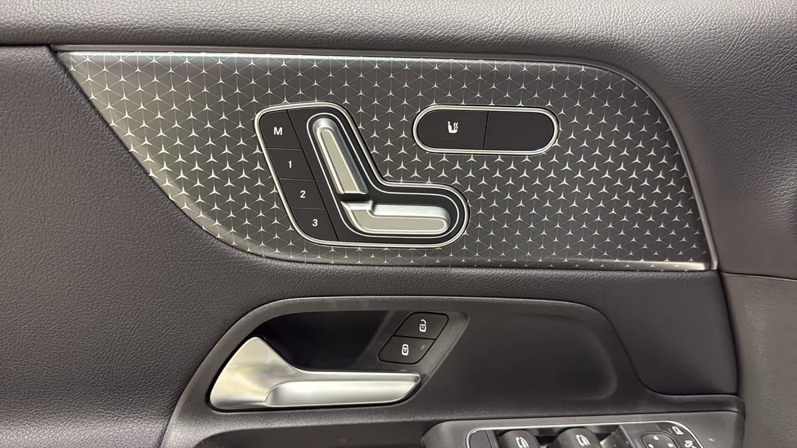 New 2026 Mercedes-Benz GLB 250 4MATIC image 16