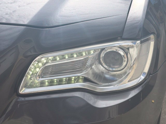 Used 2020 Chrysler 300 Touring w/ Sport Appearance Package RWD image 10