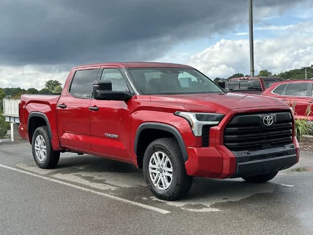 Used 2022 Toyota Tundra SR5 w/ SR5 Convenience Package AWD/4WD image 19
