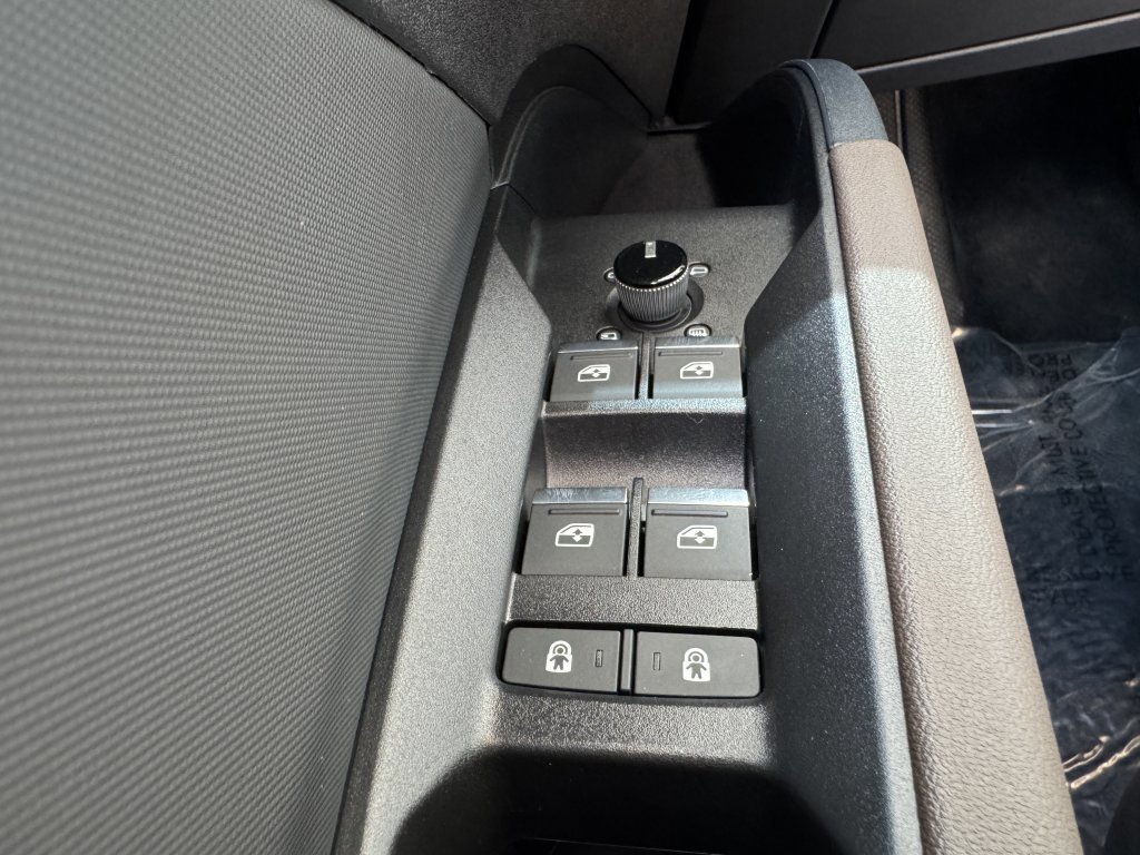 Used 2024 Audi Q4 e-tron Premium Plus w/ Premium Plus image 31