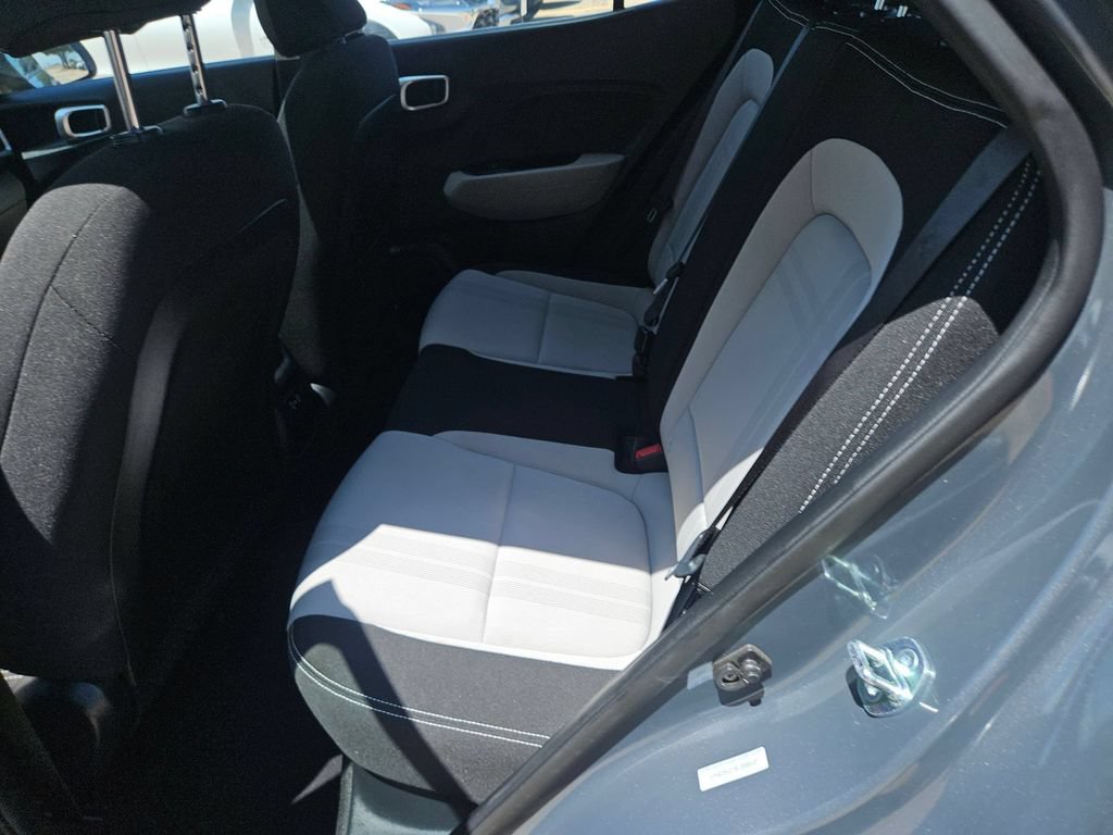 Used 2025 Hyundai Venue SEL FWD image 28