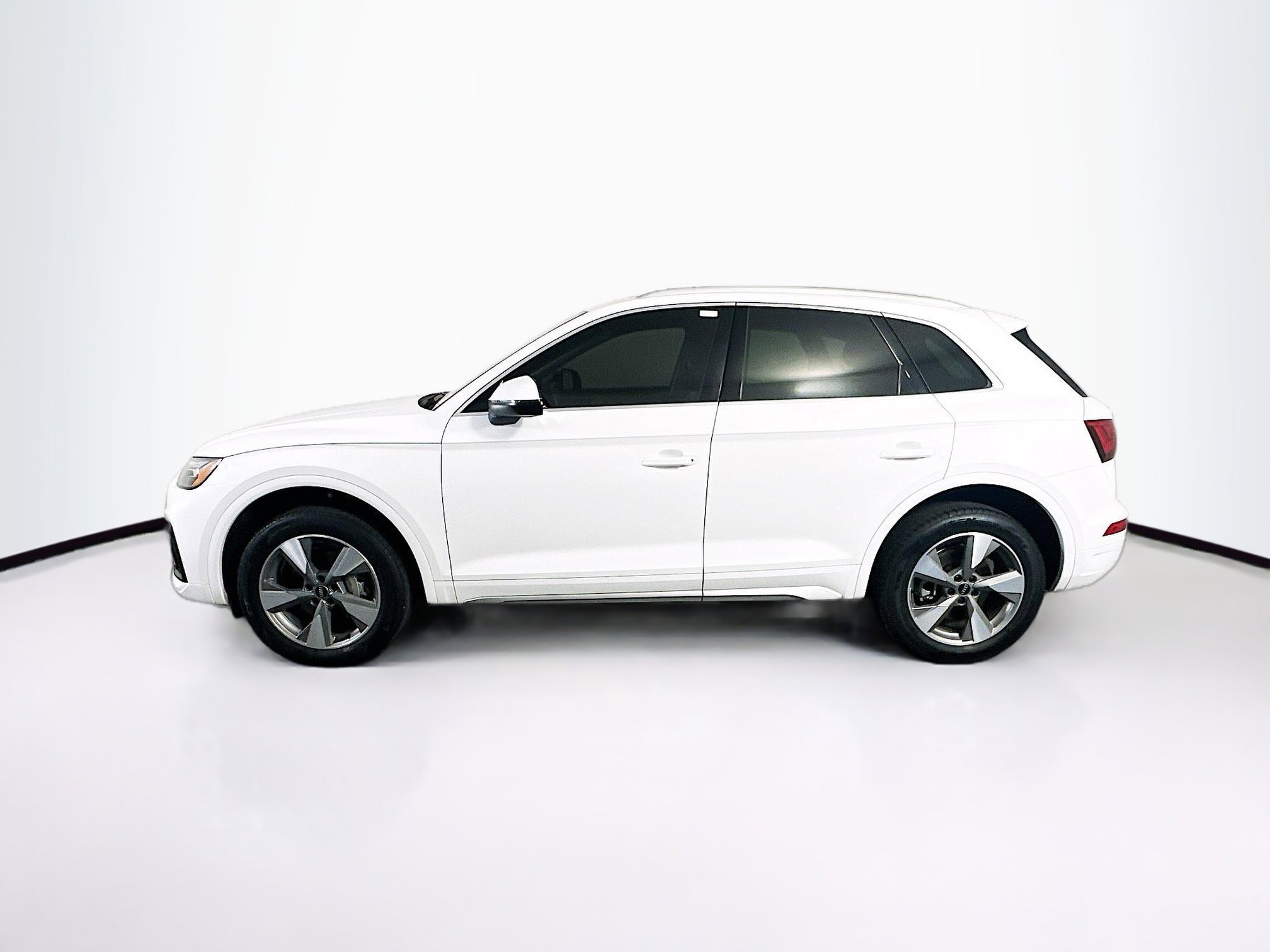 Used 2023 Audi Q5 2.0T Premium w/ Convenience Package image 4