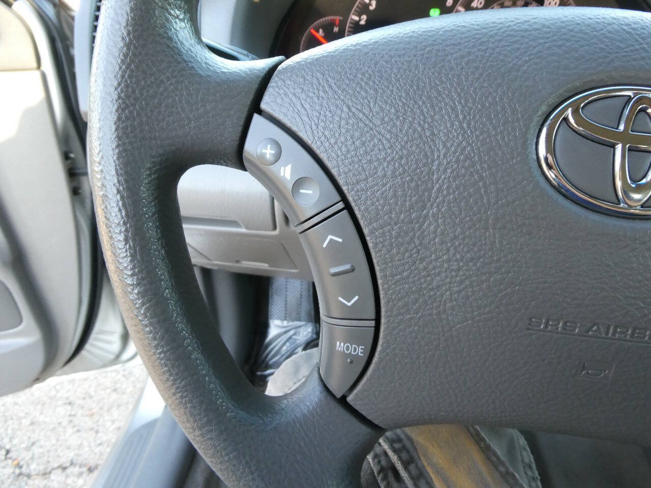 Used 2005 Toyota Camry LE FWD image 12