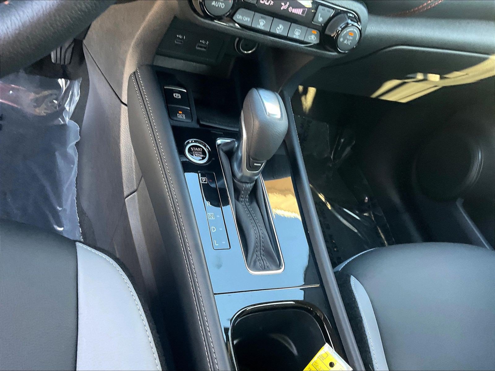 Used 2024 Nissan Kicks SR w/ SR Premium Package FWD image 20