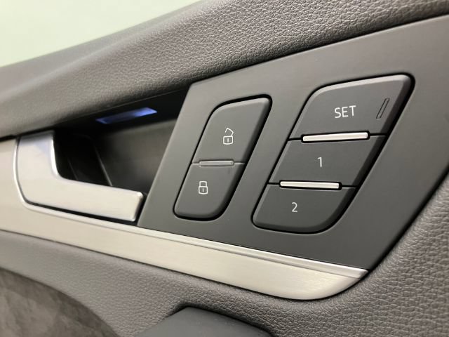 Used 2018 Audi SQ5 Premium Plus AWD/4WD image 26