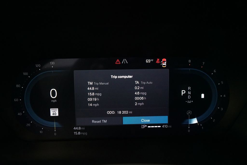 Used 2025 Volvo V60 B5 Cross Country Plus image 2