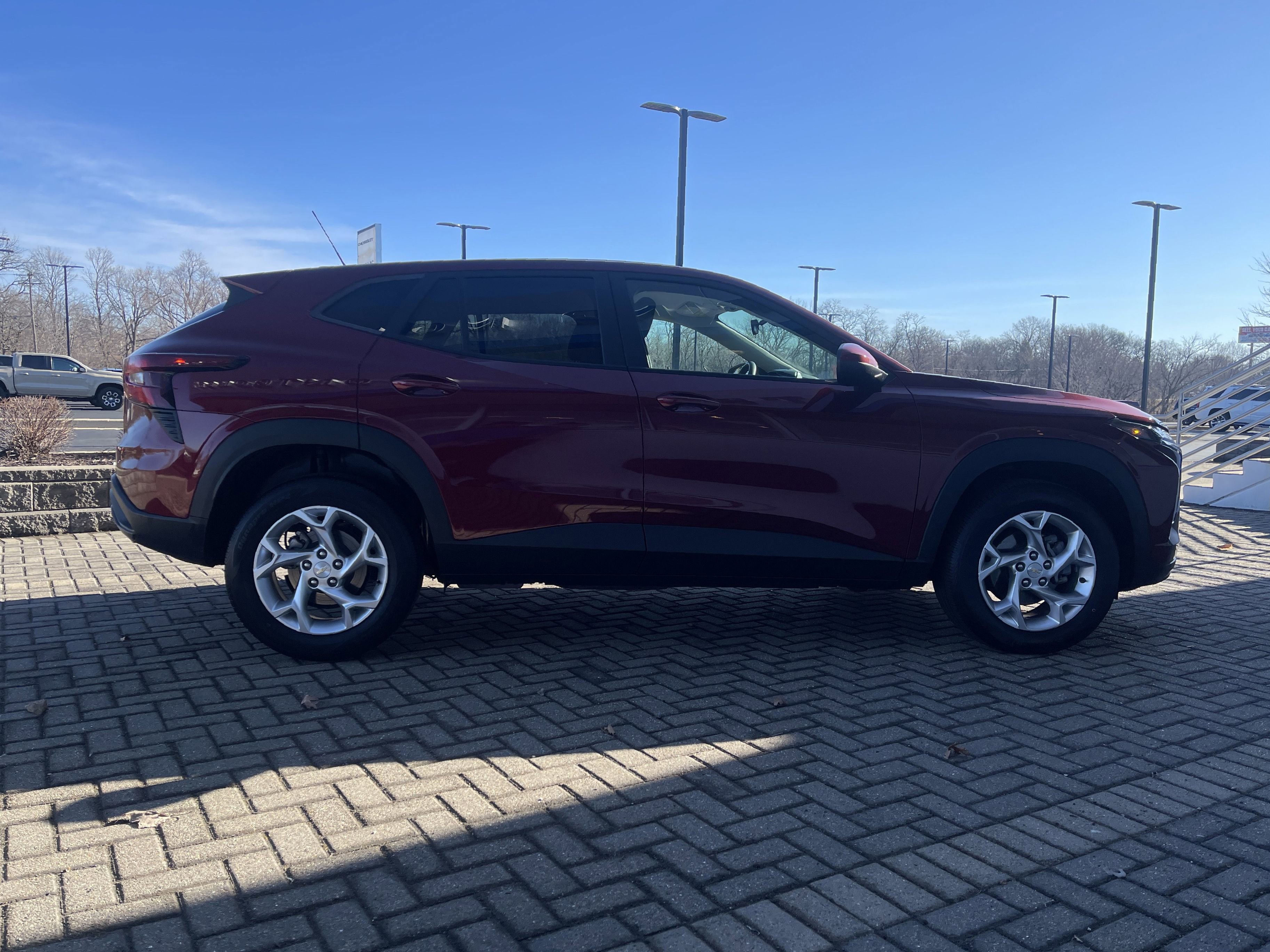 Used 2024 Chevrolet Trax LS w/ LS Convenience Package image 6