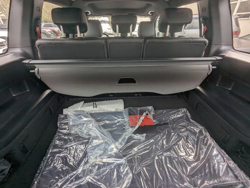 New 2024 Mercedes-Benz GLB 35 AMG 4MATIC image 11