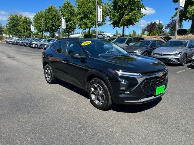 Used 2024 Chevrolet Trax LT FWD image 11