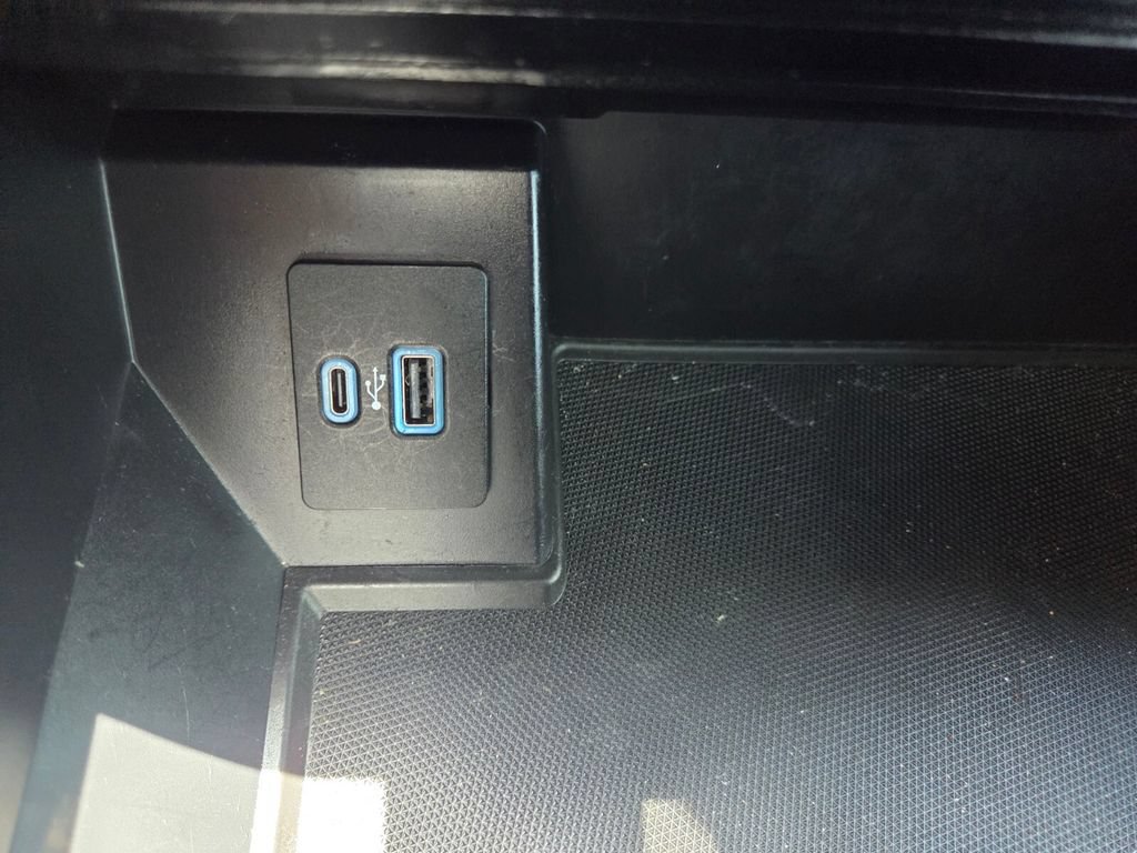 Used 2022 Ford F150 Lariat AWD/4WD image 17