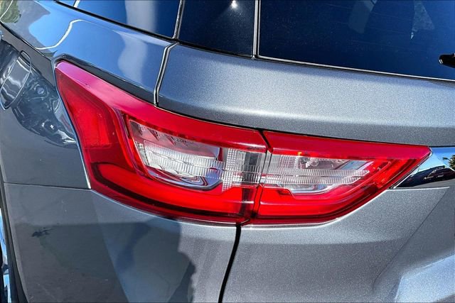 Used 2021 Chevrolet Traverse LT image 23