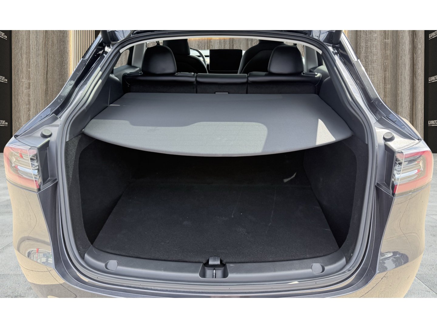Used 2024 Tesla Model Y Long Range RWD image 11