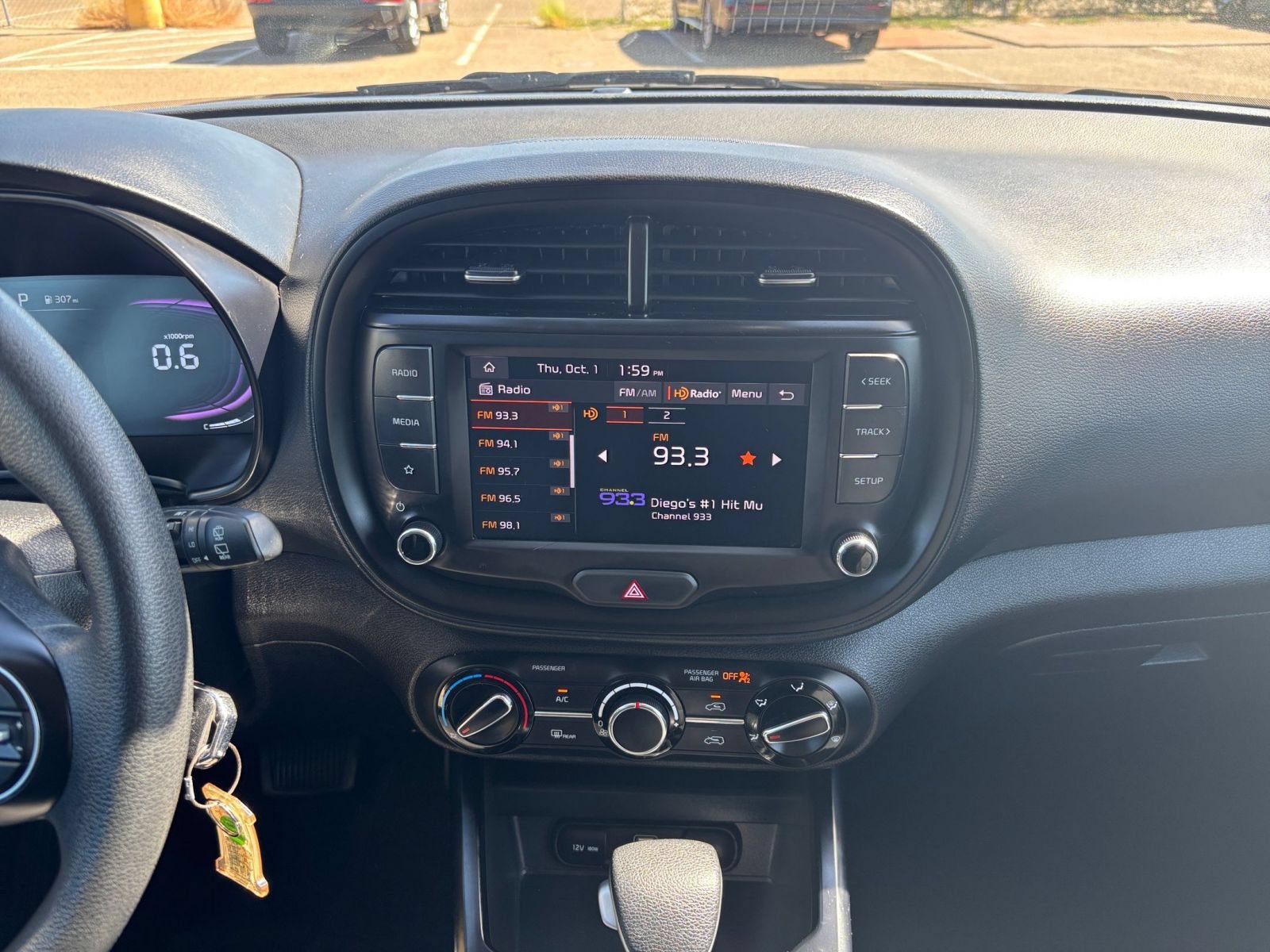 Used 2025 Kia Soul LX w/ LX Technology Package FWD image 16