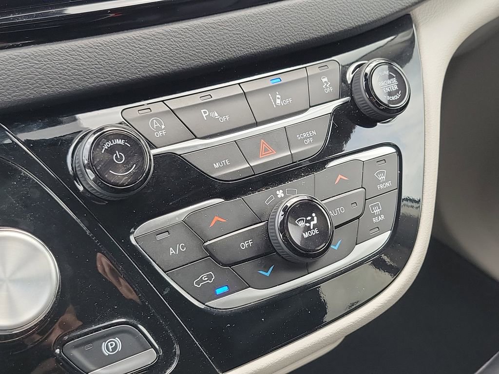 Used 2024 Chrysler Pacifica Touring-L FWD image 13