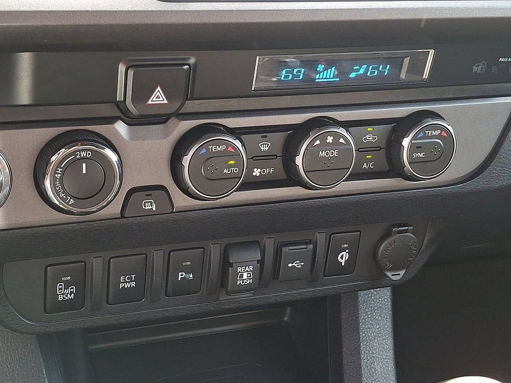 Used 2023 Toyota Tacoma TRD Off-Road w/ Technology Package AWD/4WD image 21