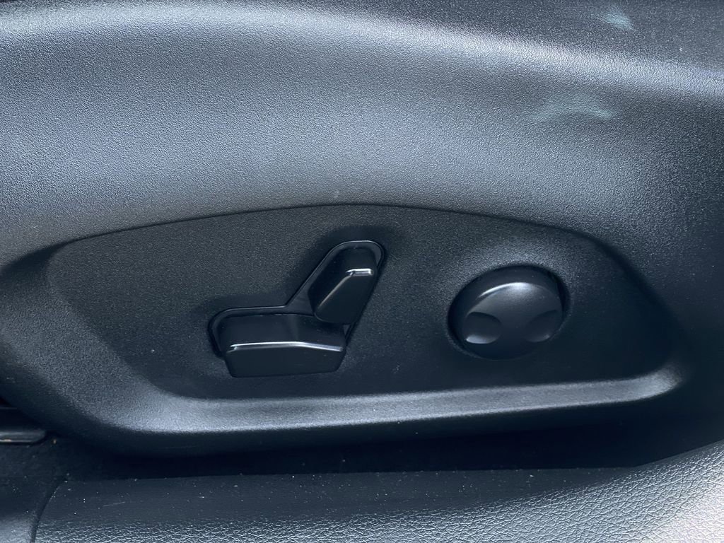 Used 2023 Jeep Compass Limited image 30