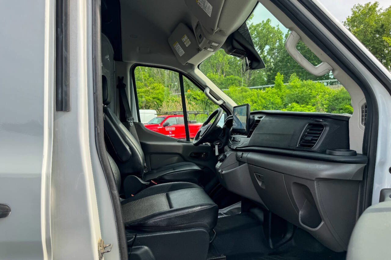 Used 2022 Ford E-Transit 148 High Roof Extended RWD image 11