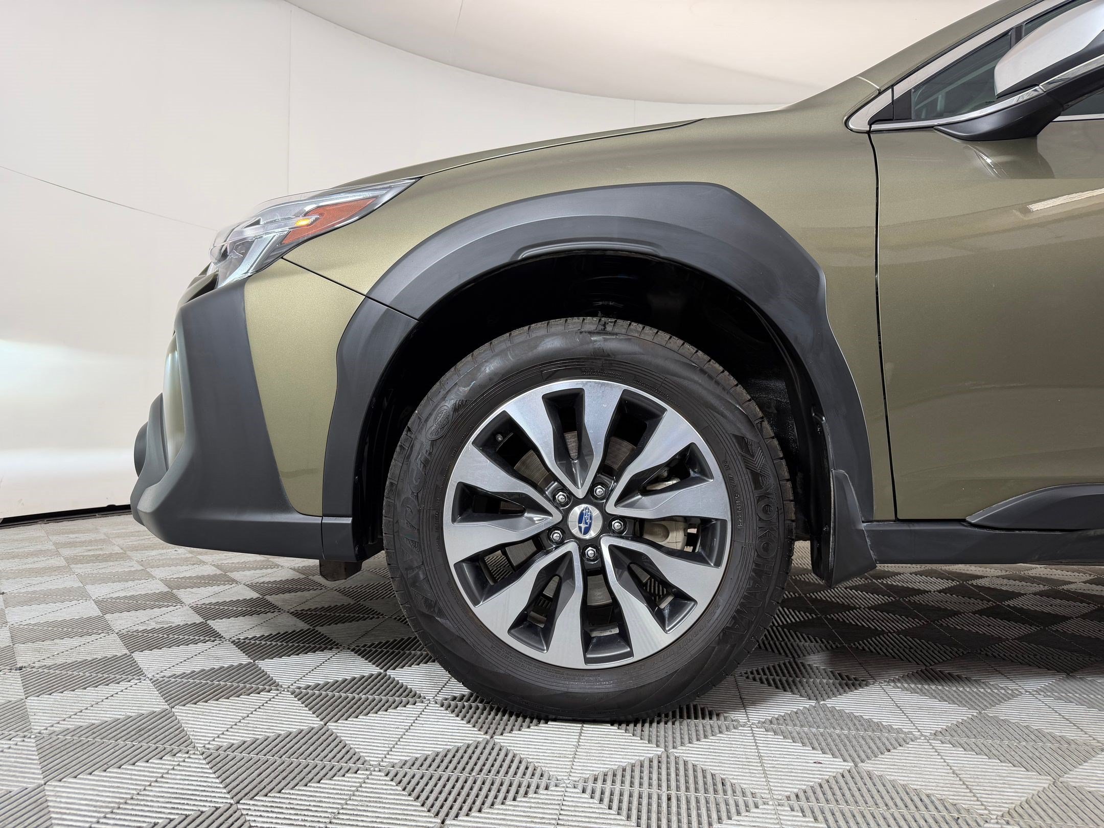 Used 2025 Subaru Outback Touring XT AWD/4WD image 12