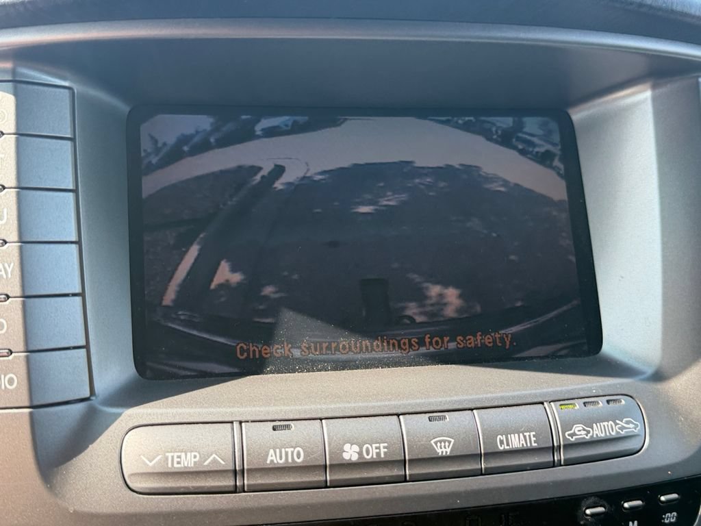Used 2004 Lexus LX 470 4WD w/ Preferred Accessory Pkg image 28