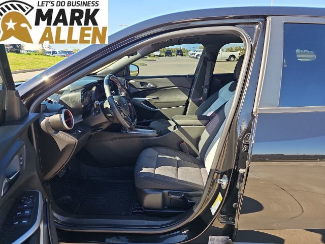 Used 2025 Chevrolet Trax RS w/ Sunroof Package FWD image 19