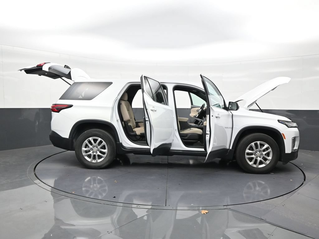 Used 2023 Chevrolet Traverse LS FWD image 28