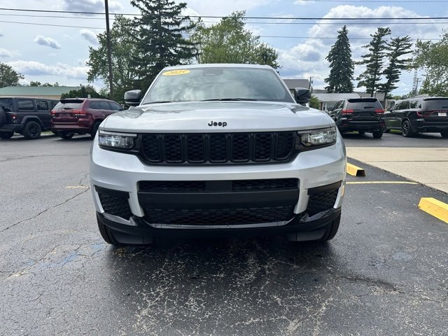 New 2025 Jeep Grand Cherokee L Altitude image 2