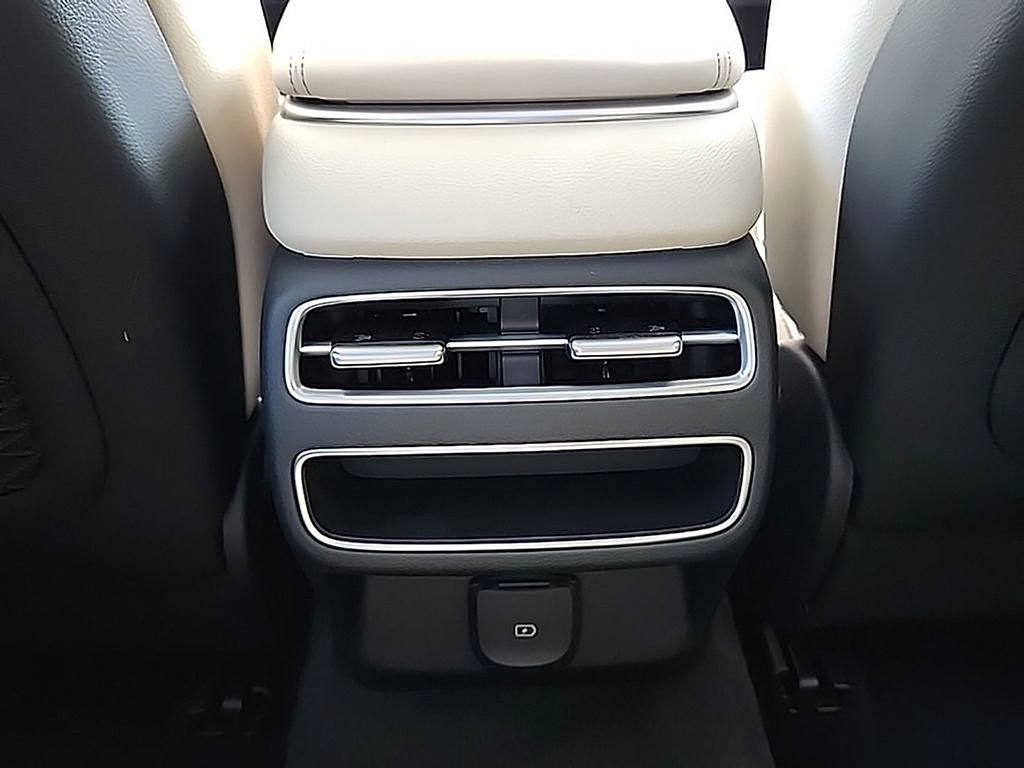 Certified 2026 Genesis GV70 2.5T Advanced AWD/4WD image 24