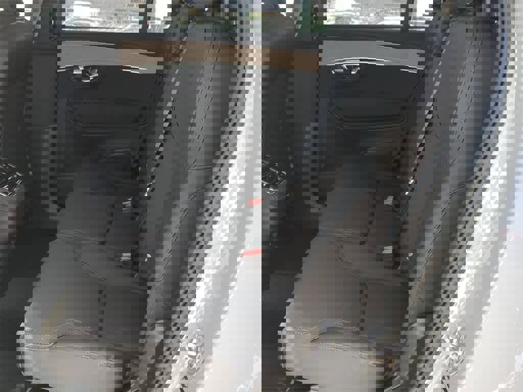 New 2026 Volvo XC90 B6 Plus w/ Protection Package Premier image 18