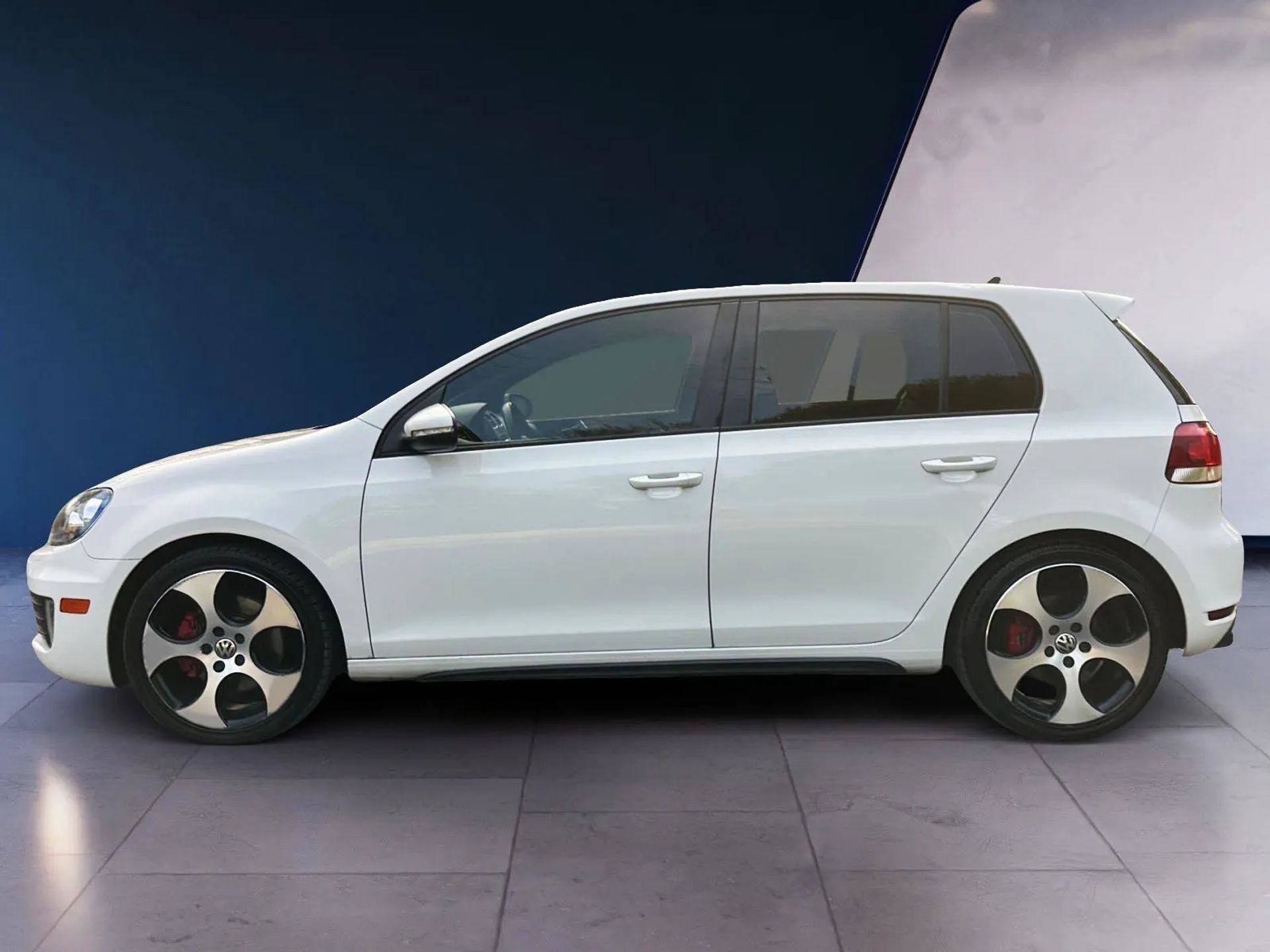 Used 2012 Volkswagen Golf 4-Door FWD image 2