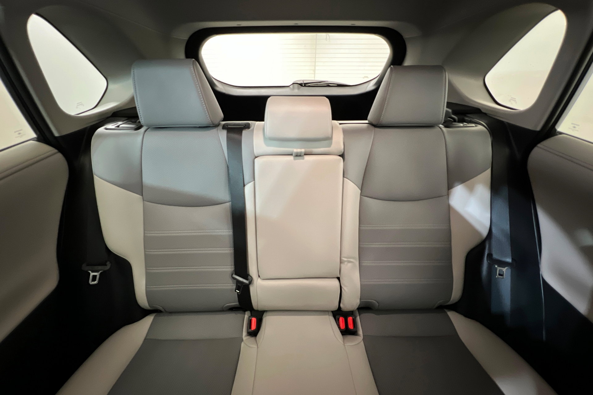 Used 2025 Toyota RAV4 Limited w/ Advanced Technology Package image 26