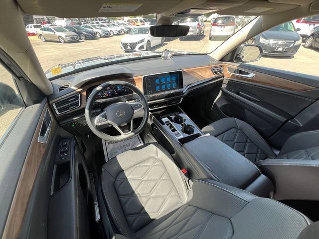 Used 2024 Volkswagen Atlas SE AWD/4WD image 17