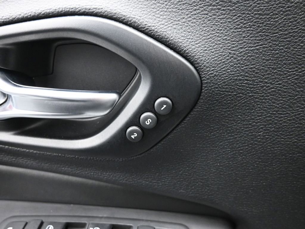 Used 2021 Jeep Cherokee High Altitude image 17