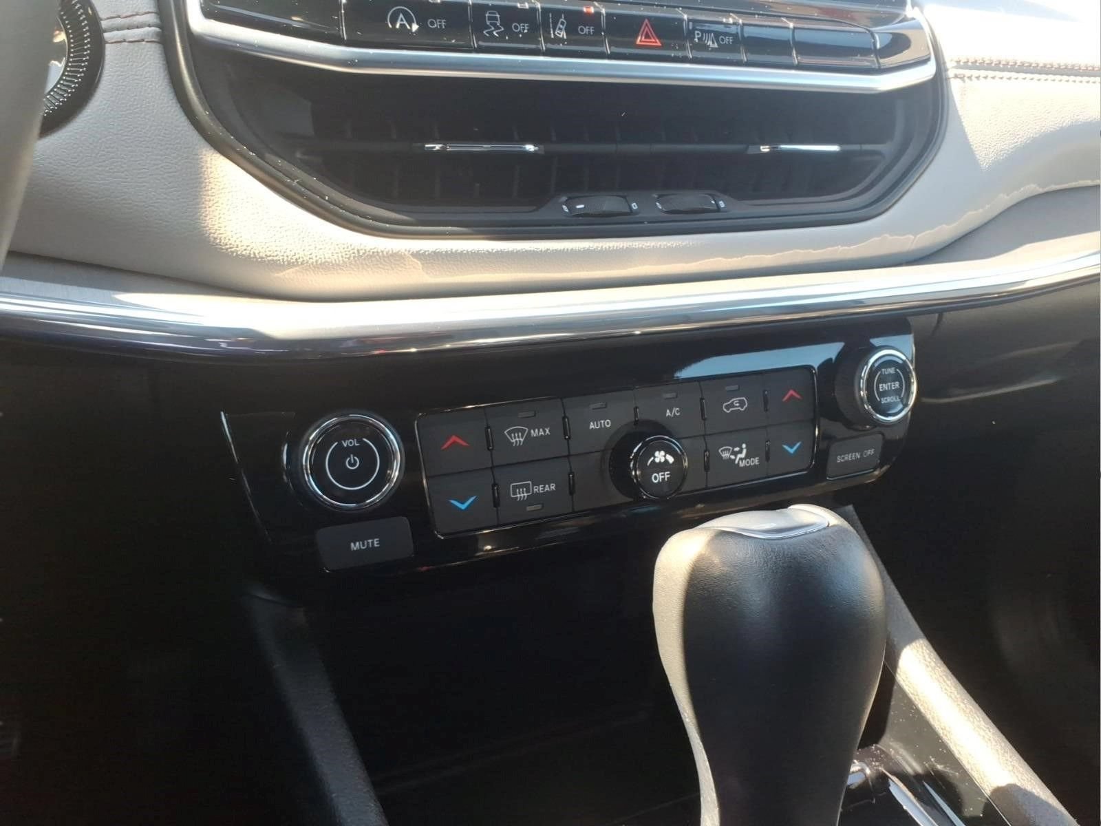 Used 2024 Jeep Compass Limited AWD/4WD image 17