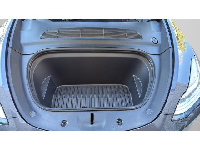 Used 2022 Tesla Model Y Long Range image 27
