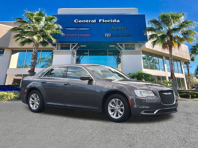 Certified 2022 Chrysler 300 Touring RWD image 2