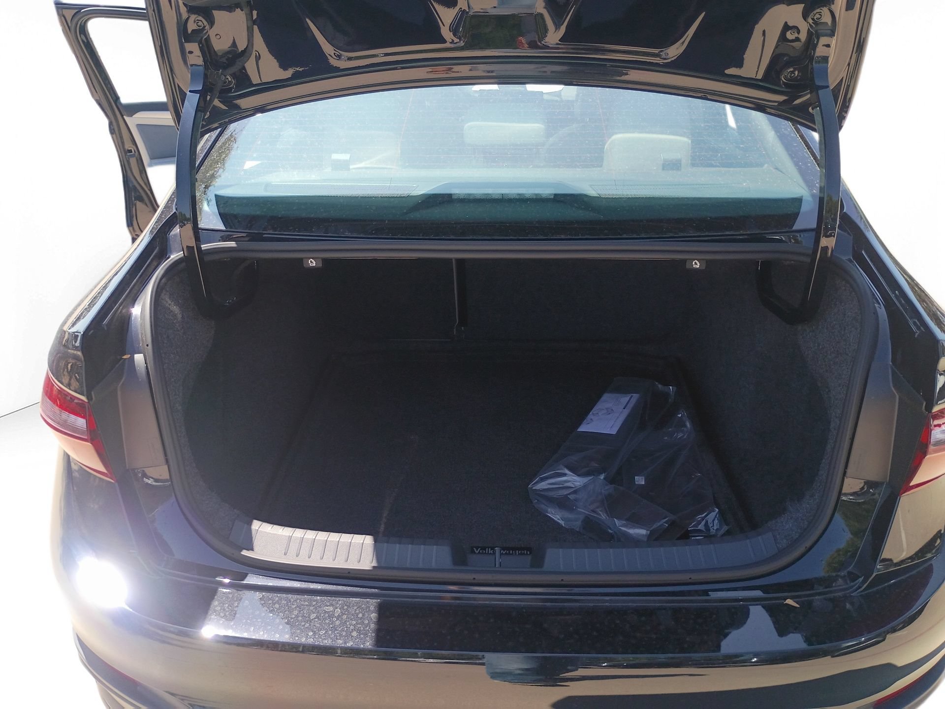 New 2026 Volkswagen Jetta SE FWD image 21
