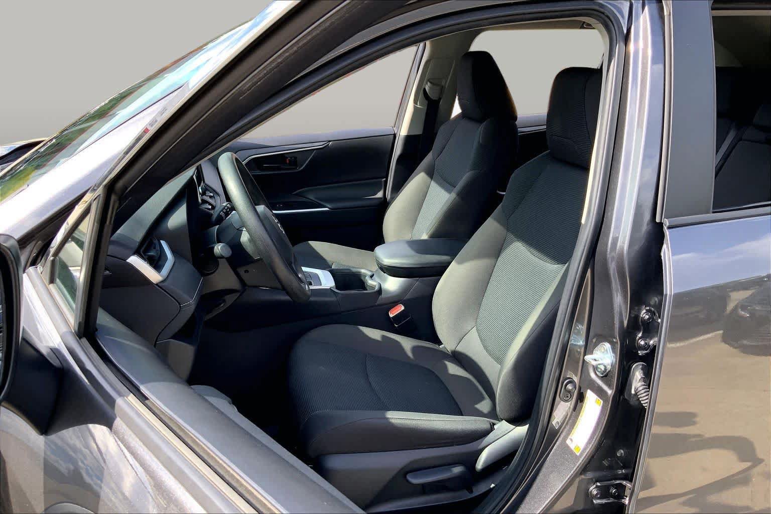 Used 2024 Toyota RAV4 LE FWD image 8