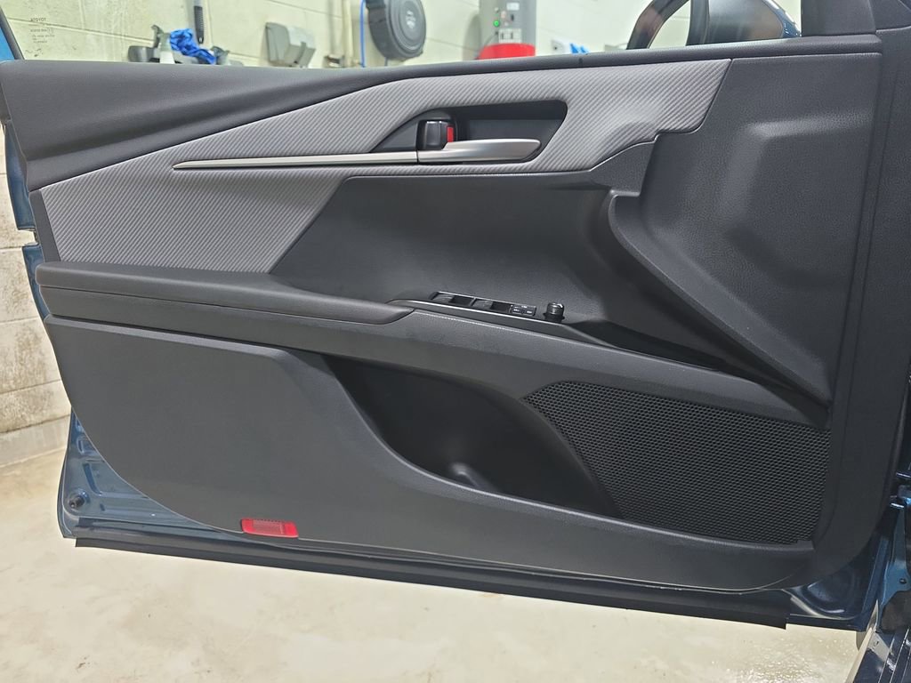 Used 2025 Toyota Camry SE image 25