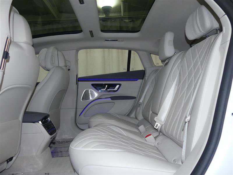 Used 2024 Mercedes-Benz EQS 580 4MATIC image 30