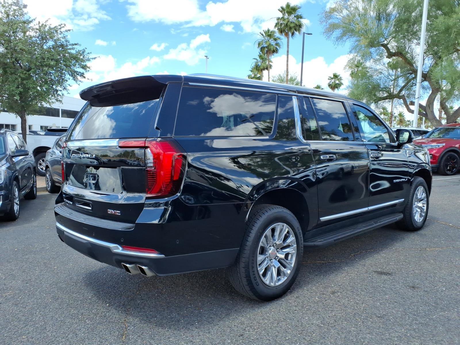 Used 2025 GMC Yukon XL Denali AWD/4WD image 5
