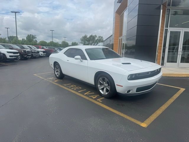 Used 2019 Dodge Challenger SXT RWD image 2
