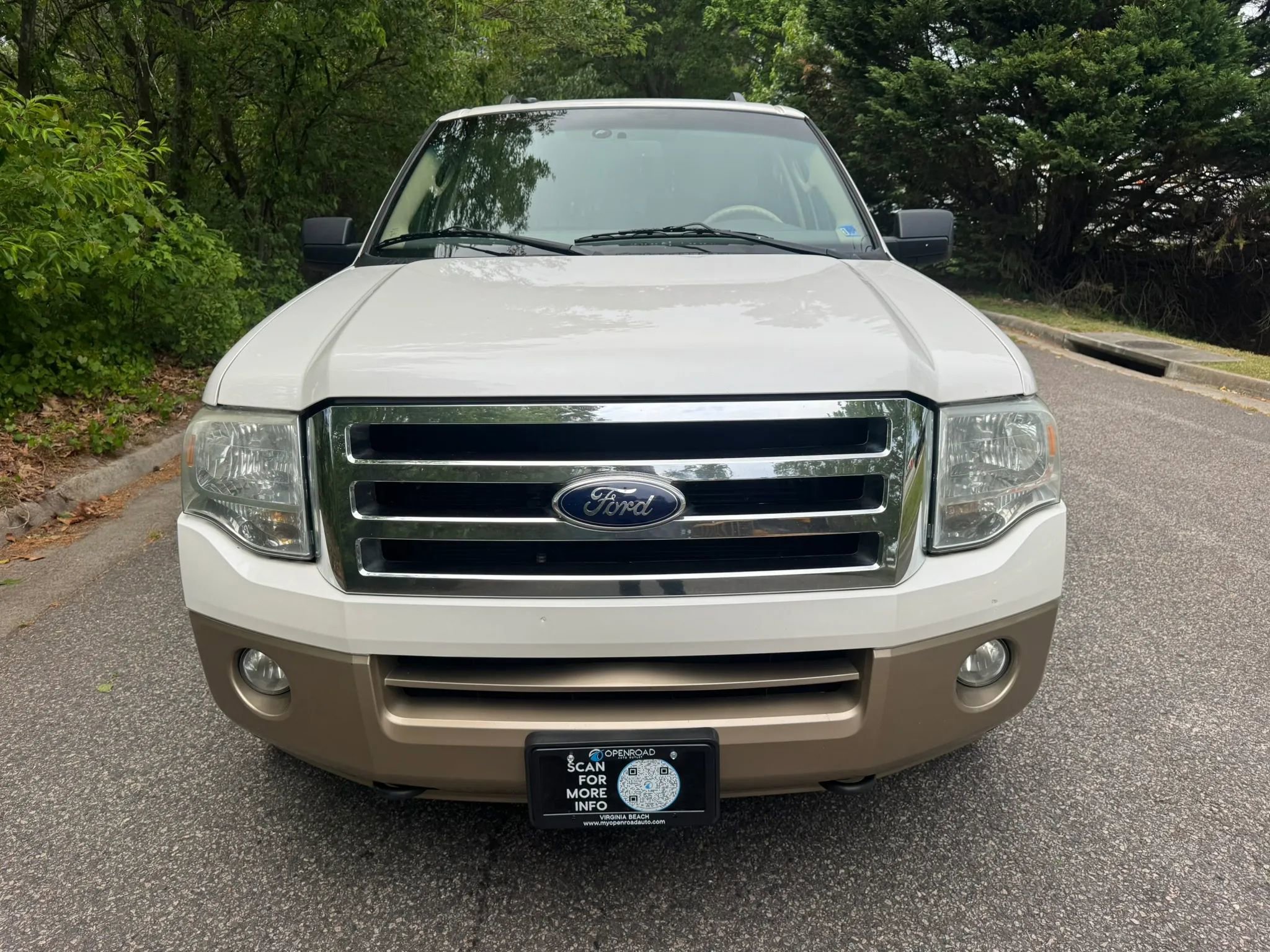 Used 2014 Ford Expedition XLT w/ Equipment Group 202A AWD/4WD image 9