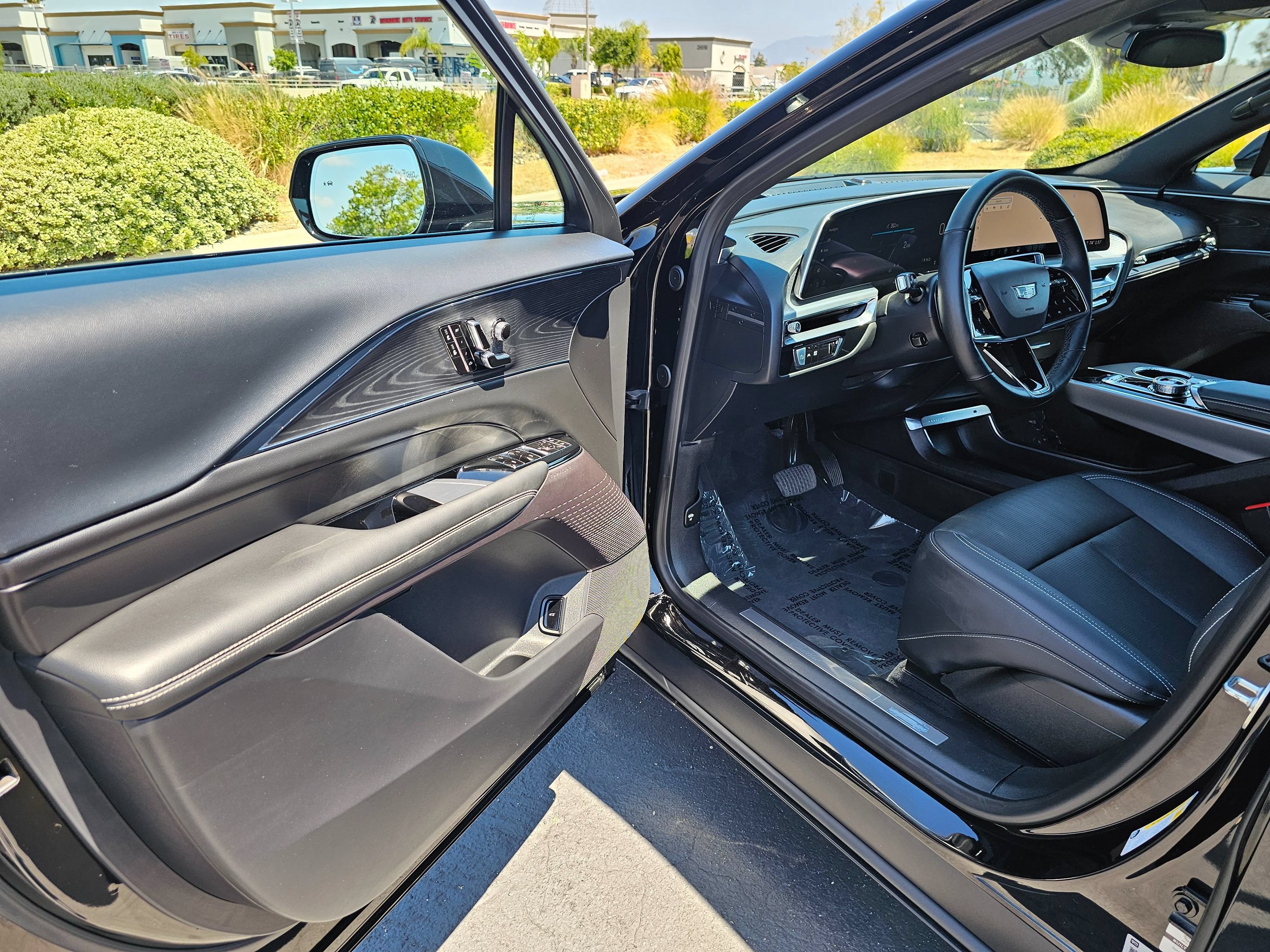 Used 2024 Cadillac Lyriq Luxury RWD image 15