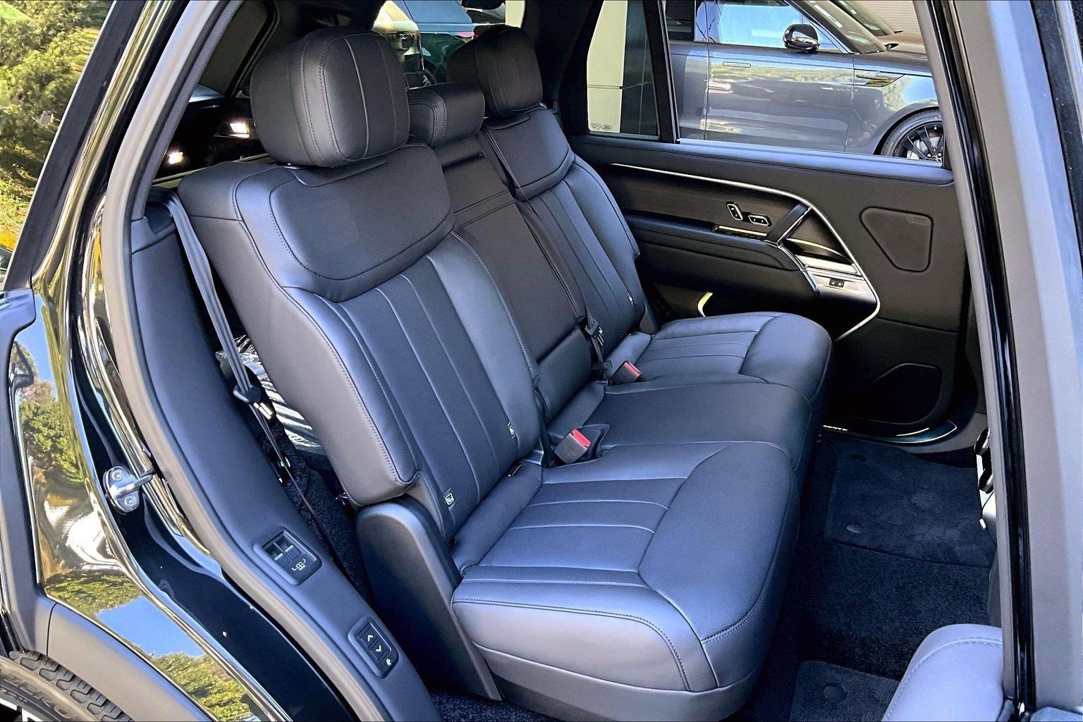New 2026 Land Rover Range Rover Long Wheelbase SE AWD/4WD image 9