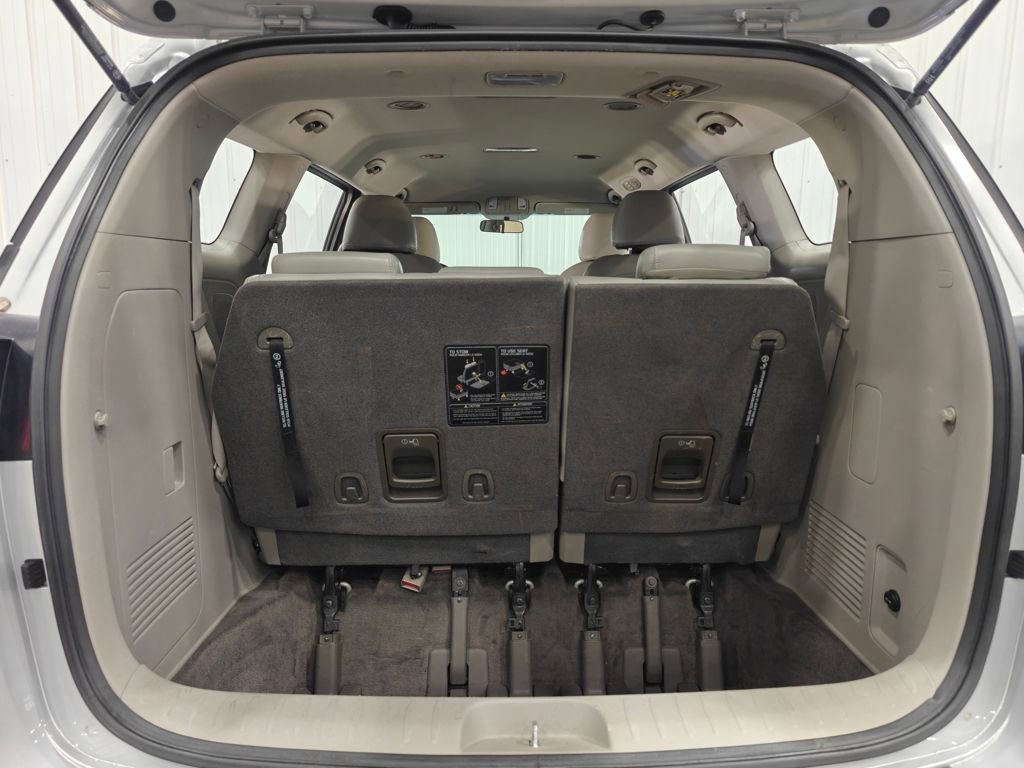 Used 2018 Kia Sedona L FWD image 32