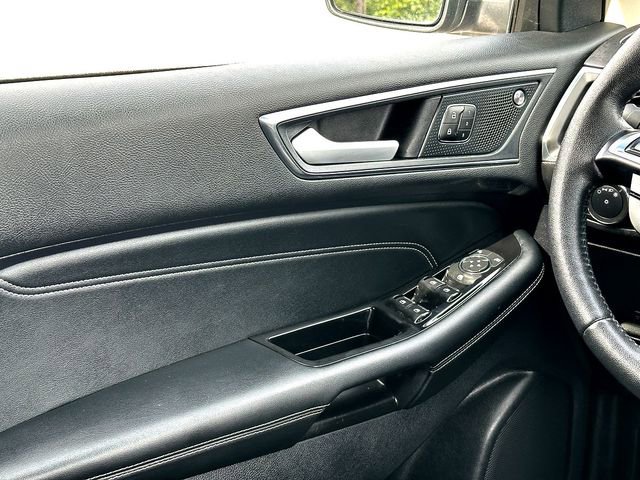 Used 2020 Ford Edge Titanium image 26
