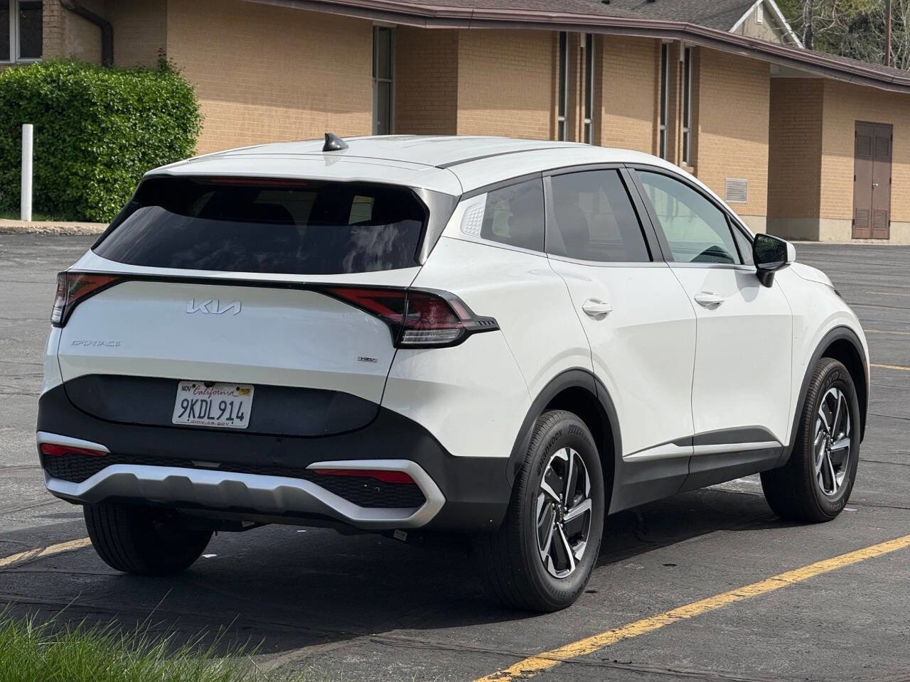 Used 2023 Kia Sportage LX image 5